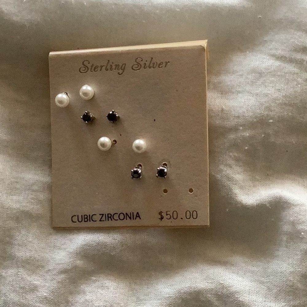4/$12 Never worn 4 pair of earrings